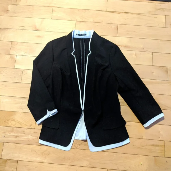 🌟Host Pick!🌟Monochrome Blazer - Picture 2 of 8